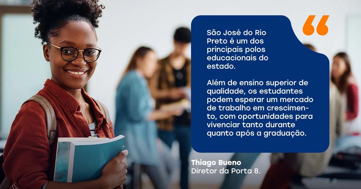 Estudante em uma faculdade